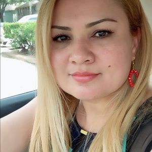 Meet your Posher, Roxana